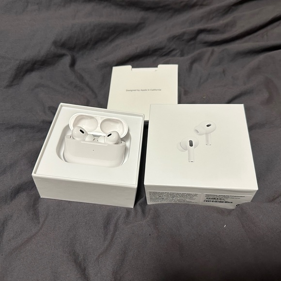 Apple AirPods Pro 2nd Generation With MagSafe Wireless Charging Case - Picture 2 of 7
